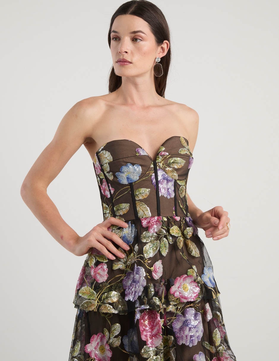 Vestido maxi de feista escote corazón 4